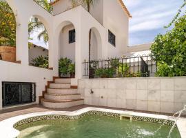 Awesome Home In Albuol With Outdoor Swimming Pool, hotell i Albuñol