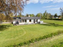 Beautiful Home In Sydals With Sauna, hotel en Skovmose