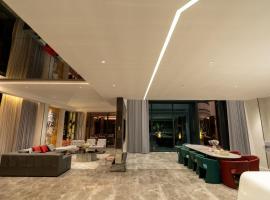 LUXURY VILLA WITH 6 BEDROOMs, hotel in Trà Khê (1)