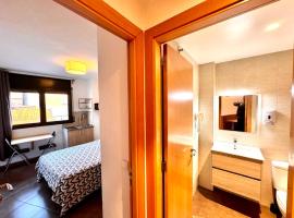 MT Nuevos Apartamentos y Suites con baño privado, hotelli kohteessa Mataró