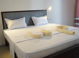 The White Pillow: Arugam Bay şehrinde bir otel