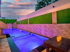 LAUGHTALE VILLA 4Bhk Swimming Pool, holiday home in Lonavala