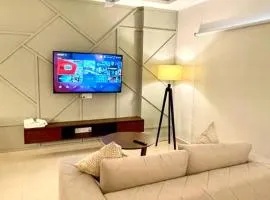 Homey Stays - Luxe Studio Apartment