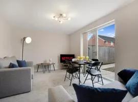 New! Charming 2-bed Home in Nevis Walk, Sleeps 4!