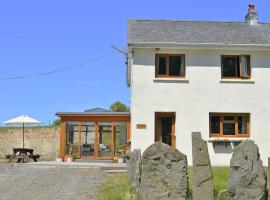 3 Bed in Llanllwni 91447, hotel in Pencader