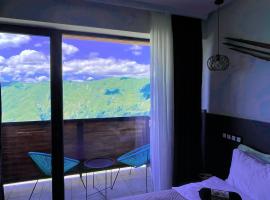 Luxury hotel room with amazing views, resort em Gudauri