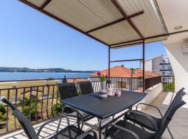 Apartments Villa Ivanka、トロギールのホテル