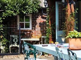 escape the ordinary - Piddle Inn the Home private self cater holiday: Dorchester'da bir otel