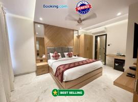 HOTEL SARC ! VARANASI - Forɘigner's Choice ! fully Air-Conditioned hotel with Lift & Parking availability, near Kashi Vishwanath Temple, and Ganga ghat 2，瓦拉納西的飯店