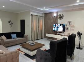 Well furnished and very spacious apartment in Wuye, hotel v destinaci Abudža