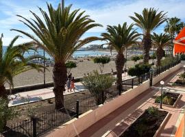 Prime Beachfront Location, Free Parking, Steps to the Sand – hotel w mieście Los Cristianos