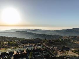 Faqra Hills Hotel, hotel v destinaci Kfardebian
