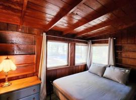 Cozy cabin in Lake Placid, hotel u gradu Lejk Plesid