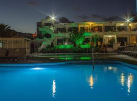 Lanzarote Club Tahiti - July 11, 2024 until July 18, 2024: Costa Teguise'de bir otel