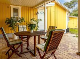 Tylösand guesthouse 300m from ocean & golf course, hotel di Halmstad