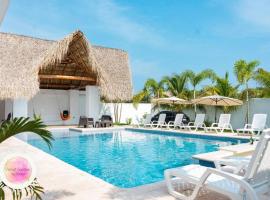 Caribbean Village - Poolbar, Firepit & Grill, hotel with parking in Chiquimulilla