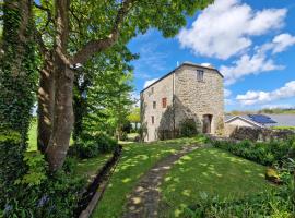 The Penthouse, top floor of a Grade II Listed Mill, vacation rental in Praze an Beeble