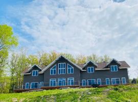 Chalet Mont Édouard de 4 unités, ski resort in LʼAnse-Saint-Jean