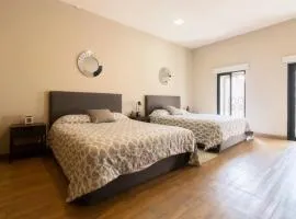 305 Dwntn Apt With AC and balconies fits 6 Rooftop