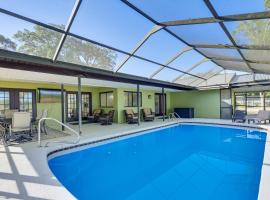 Spring Hill Home with Pool, BBQ Grill and Outdoor TV!, villa in Spring Hill