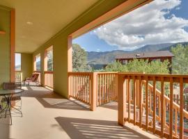 Escape in the Woods with Deck and Mtn Views!, holiday home in Frazier Park