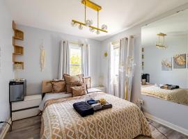 Elegant Serene Escape in Wyandotte, ξενοδοχείο σε Wyandotte