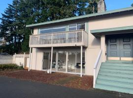 Music suite of single house first floor, hotel v destinaci Redmond