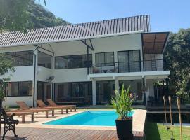 Casa junto al río en Bolombolo, hotel v destinaci Concordia