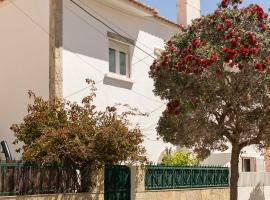 Elisabeth Holidays House, hotel in Costa da Caparica