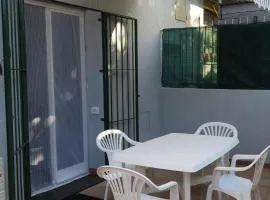 Karina, to the beach with terrace and private parking