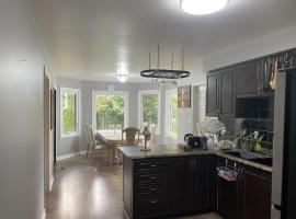 Fast internet free parking laundry and cooking nice home, homestay in Barrie