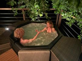 Maison chaleureuse avec cheminée, hotel em Beychac-et-Caillau