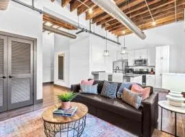 Riverfront Loft - Walk to Arch, Casino, Convention Center