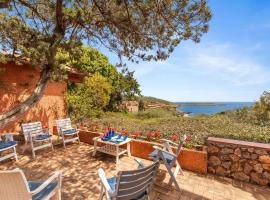 Amazing villa in a unique mediterranean island!, magánszállás Isola di Giannutriban