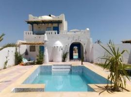 Djerba Advent, hotel with parking in Bou Menjel