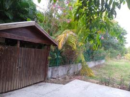 cabaña de monte, apartment in Utila