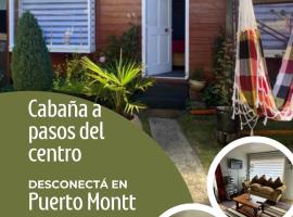 Cabaña a pasos del centro de Pto Montt、プエルトモントのホテル