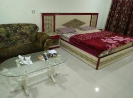 Glorious Guest House & Hotel, svečių namai mieste Multanas