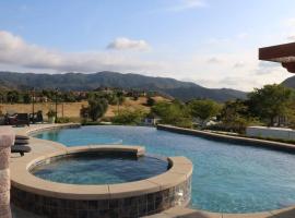 Home with Infinity Pool and Mountain View, hotel in El Cajon