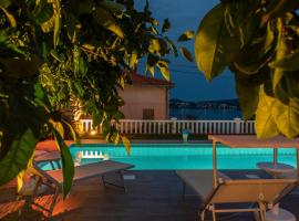 Villa Ana Trogir II, serviced apartment in Trogir