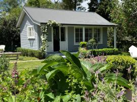 Gardeners' Cottage, guest house in Hamilton