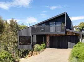 Stunning Trevallyn Retreat