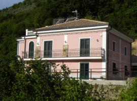 Guest House Cifrino، فندق في Giffoni Sei Casali