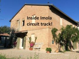 Agriturismo "La Fondazza" – hotel w mieście Imola