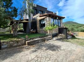 Dimitra's Villa in Evia, Greece，Louk&iacute;sia的小屋