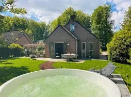 6pers Boshuis -Hottub Jacuzzi- 'De Groene Specht'