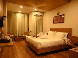 Varaha Residency Lodging and Banquet, hotel dengan parkir di Hubli