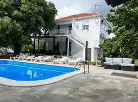 Apartment 877-2