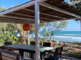 Summer front sea house for a relaxing get-away!, rental pantai di Pyrgos