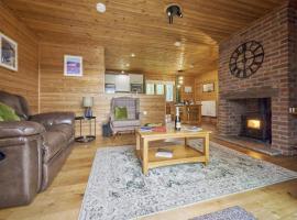 Gadwall Lodge with Hot-tub, hotel with parking in Carlisle